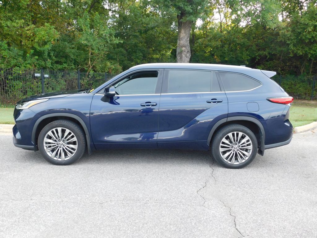 2021 Toyota Highlander Platinum photo 2