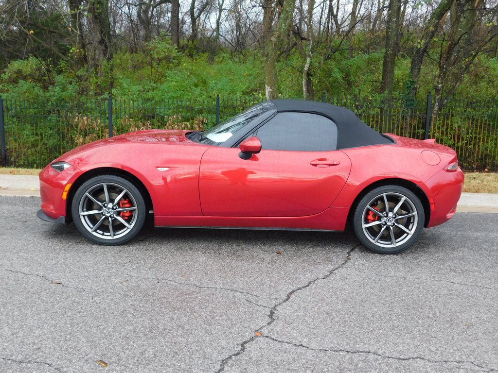 2016 Mazda MX-5 Miata Miata Grand Touring photo 2