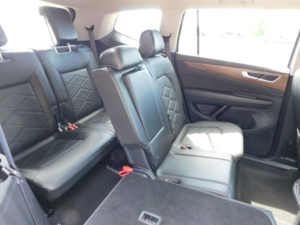 2024 Volkswagen Atlas SE Technology photo 2