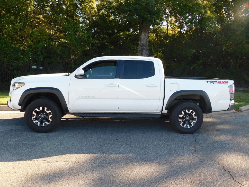 2022 Toyota Tacoma TRD V6 photo 2