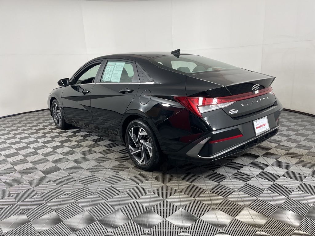 Used 2025 Hyundai Elantra SEL Convenience Sedan