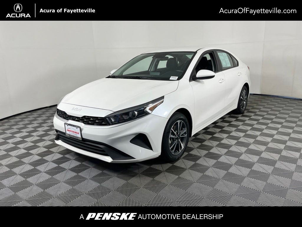 2023 Kia Forte LXS AT's photo