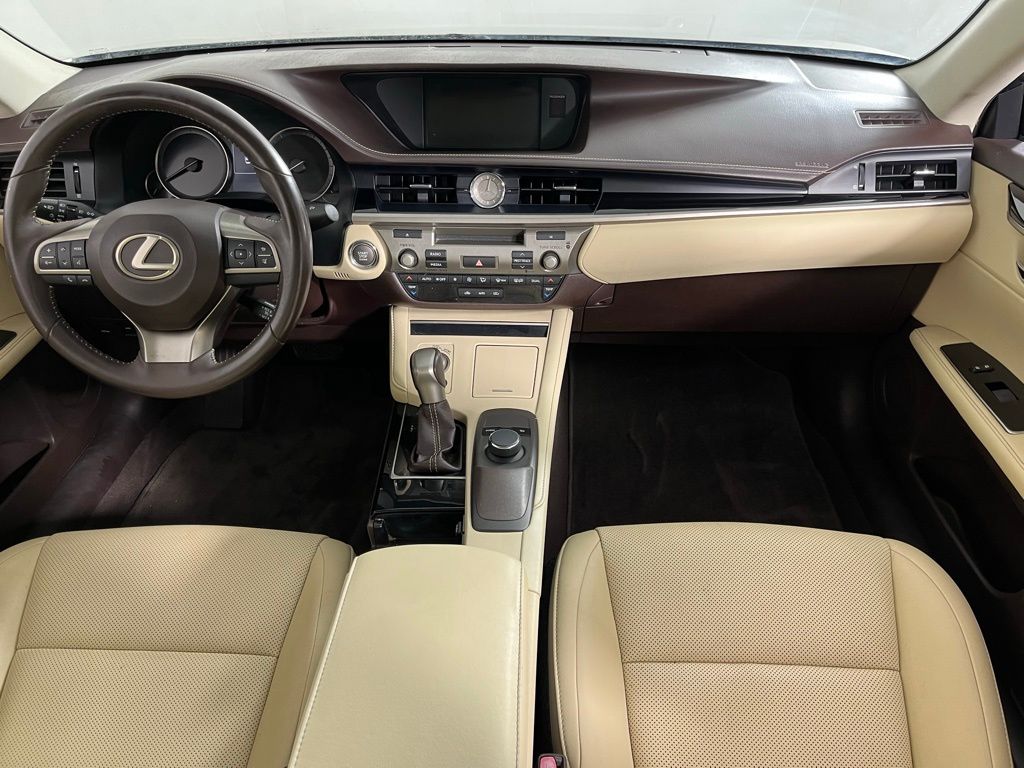 2016 Lexus ES 350 photo 3