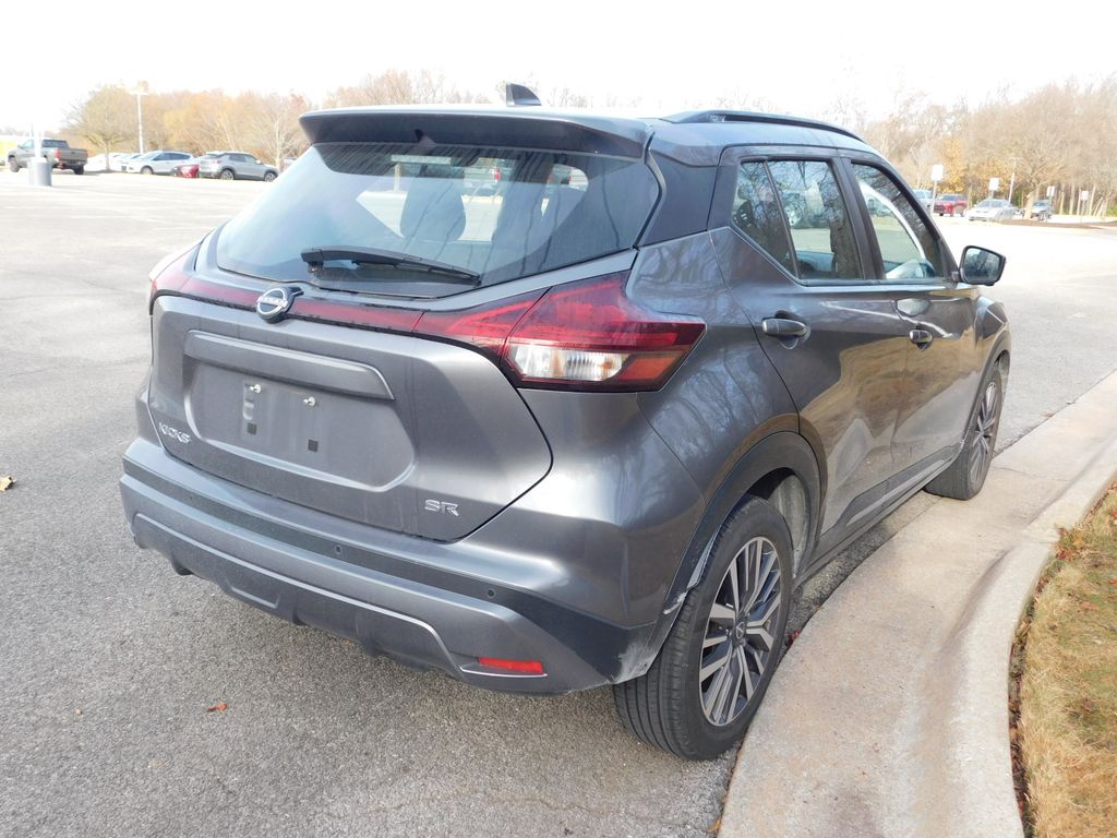 2024 Nissan Kicks SR photo 4