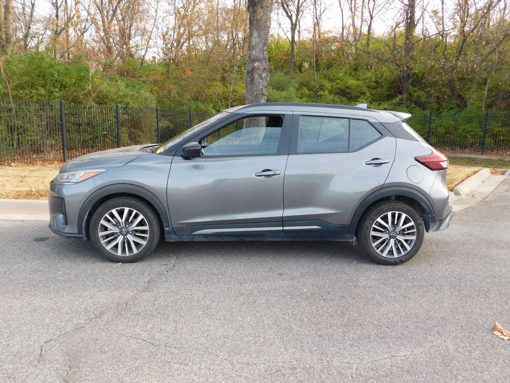 2024 Nissan Kicks SR photo 2