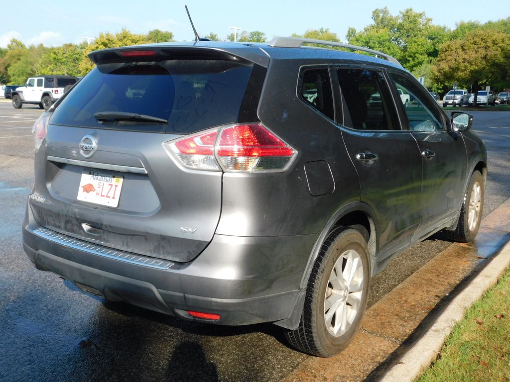 2016 Nissan Rogue SV photo 3