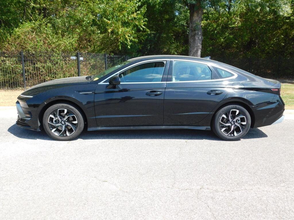 Used 2025 Hyundai Sonata SEL Sedan