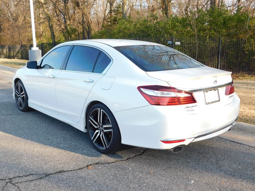 2016 Honda Accord Sport photo 3