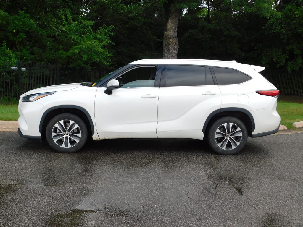Used 2020 Toyota Highlander XLE with VIN 5TDGZRAH0LS014687 for sale in Fayetteville, AR