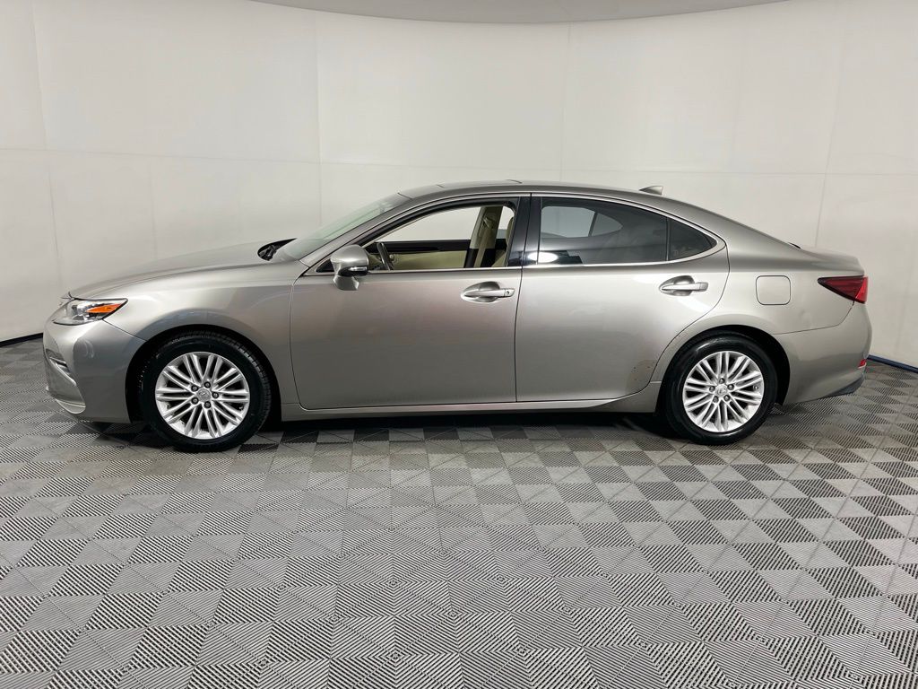 2016 Lexus ES 350 photo 2