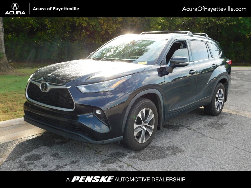 Used 2022 Toyota Highlander XLE SUV
