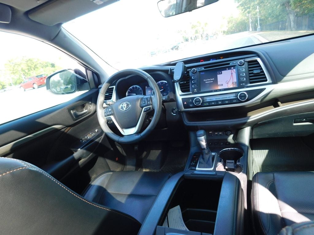 Used 2019 Toyota Highlander Limited Platinum V6 SUV