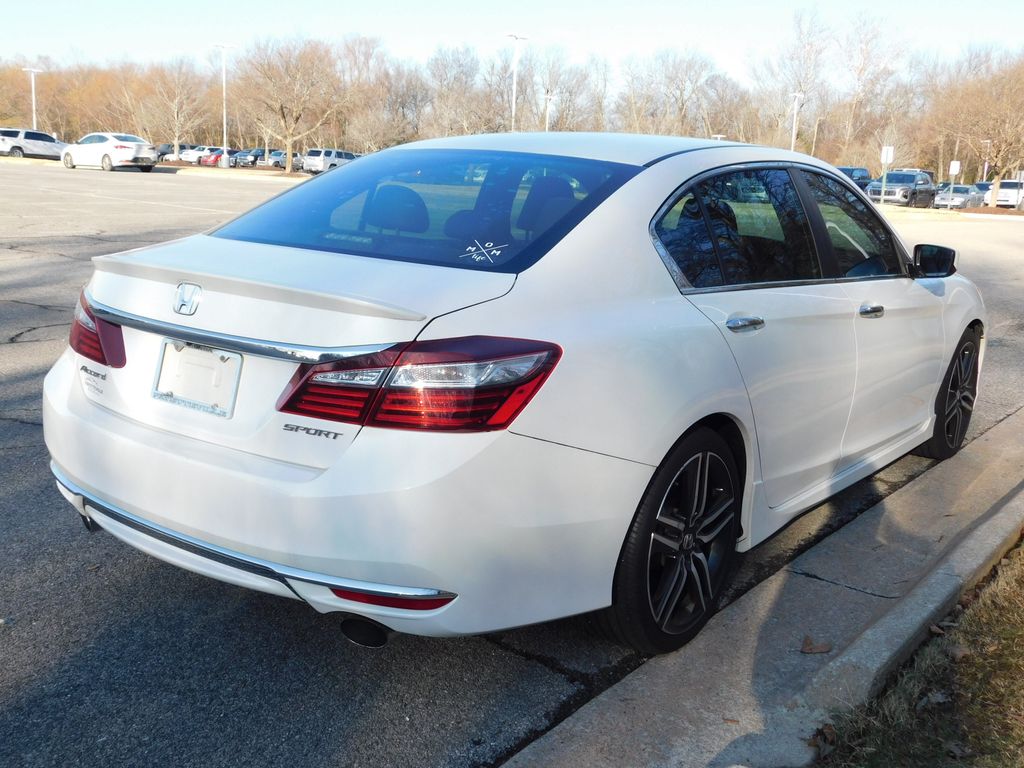 2016 Honda Accord Sport photo 4