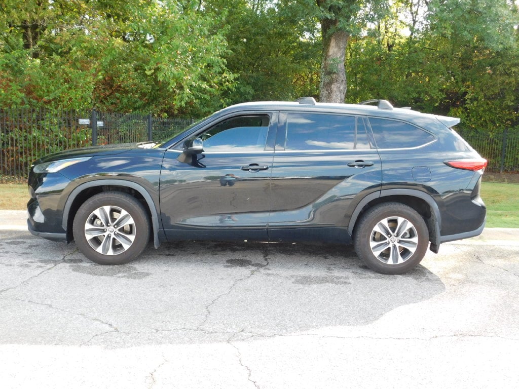 Used 2022 Toyota Highlander XLE SUV