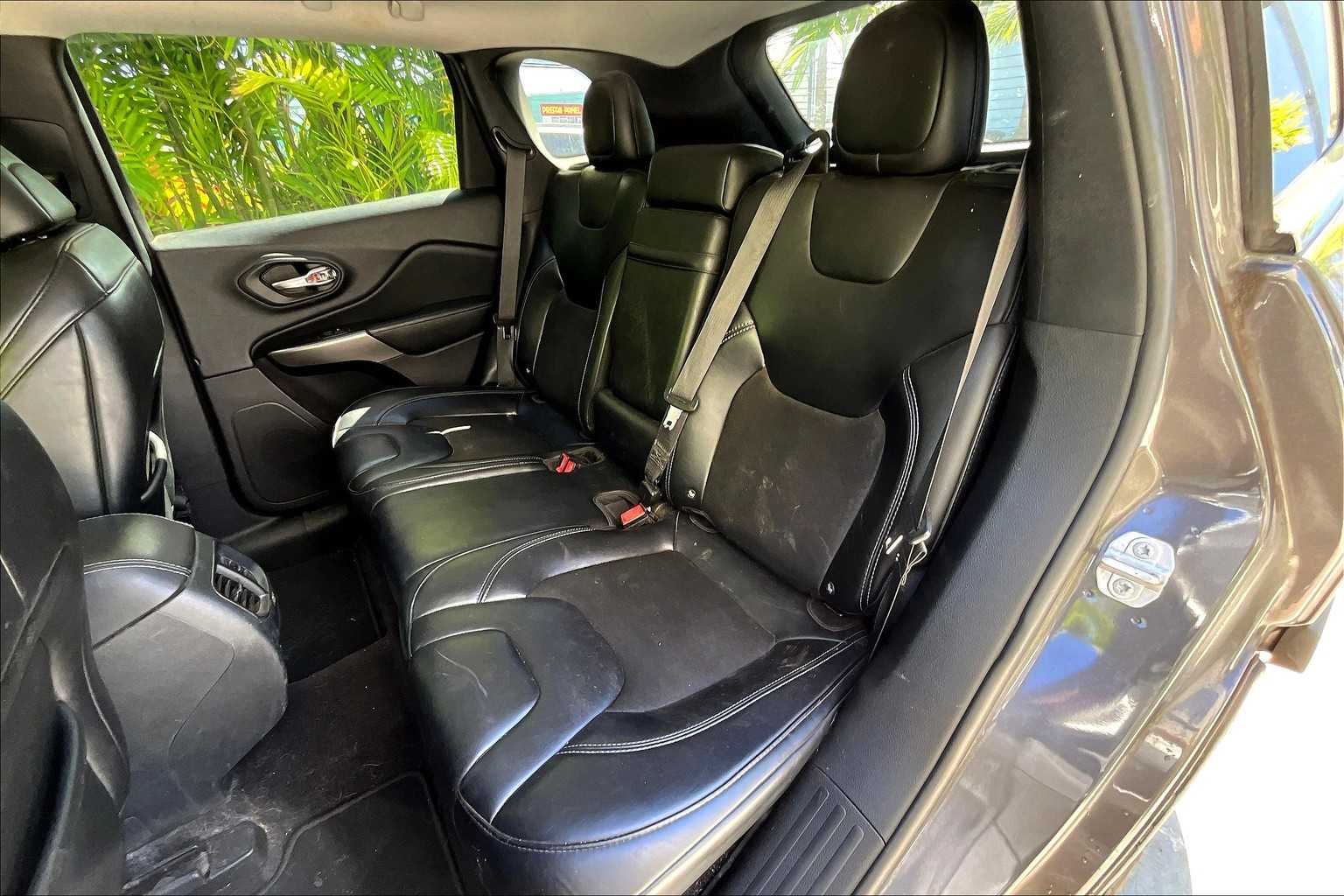 Thumbnail: 2019 Jeep Cherokee - 30