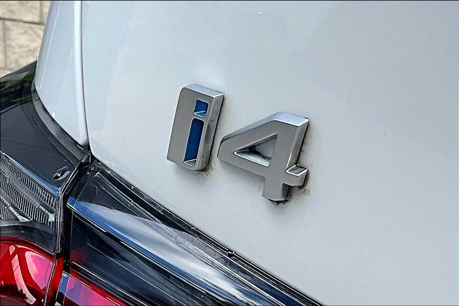 Thumbnail: 2022 BMW i4 - 8