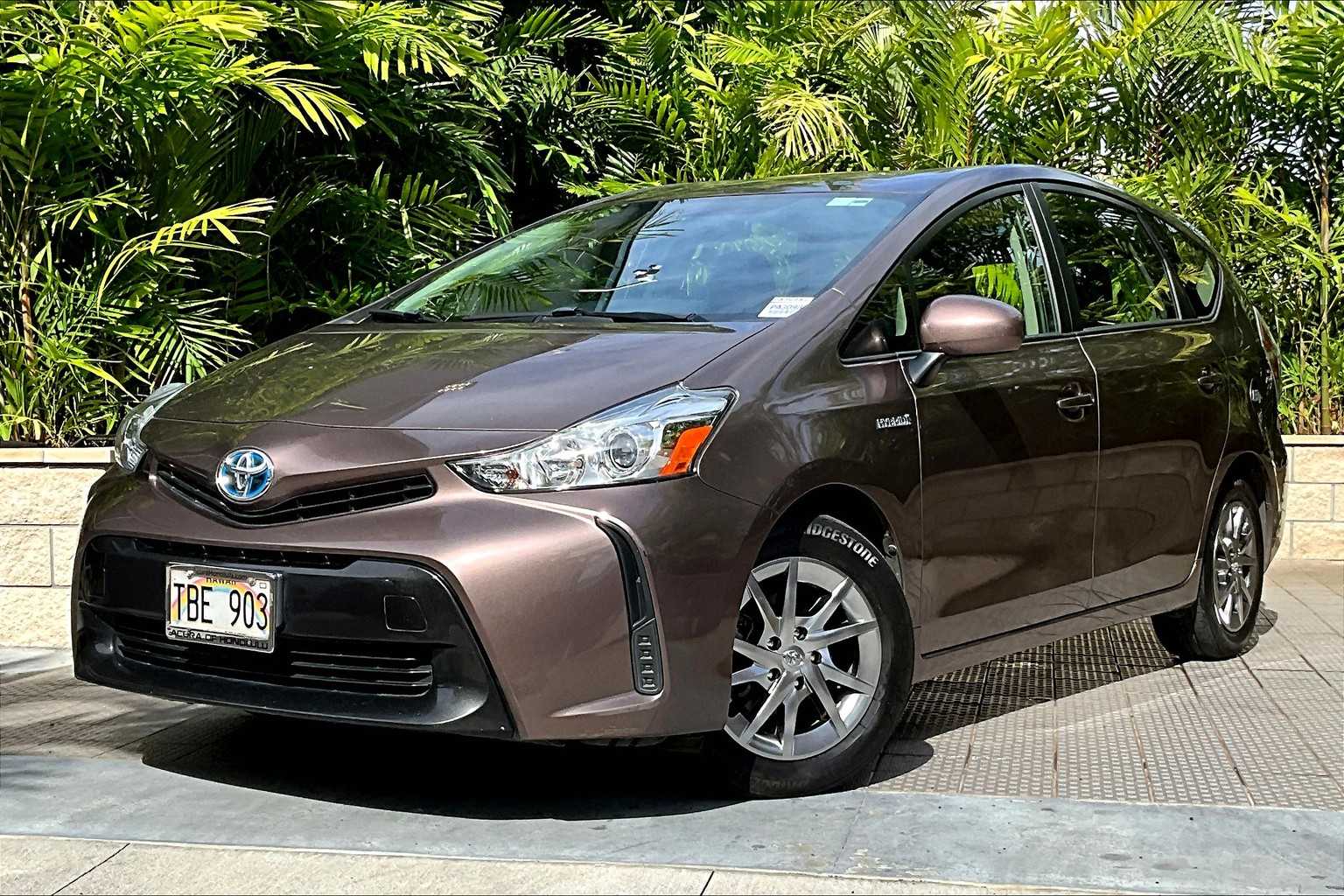 Thumbnail: 2017 Toyota Prius v - 1