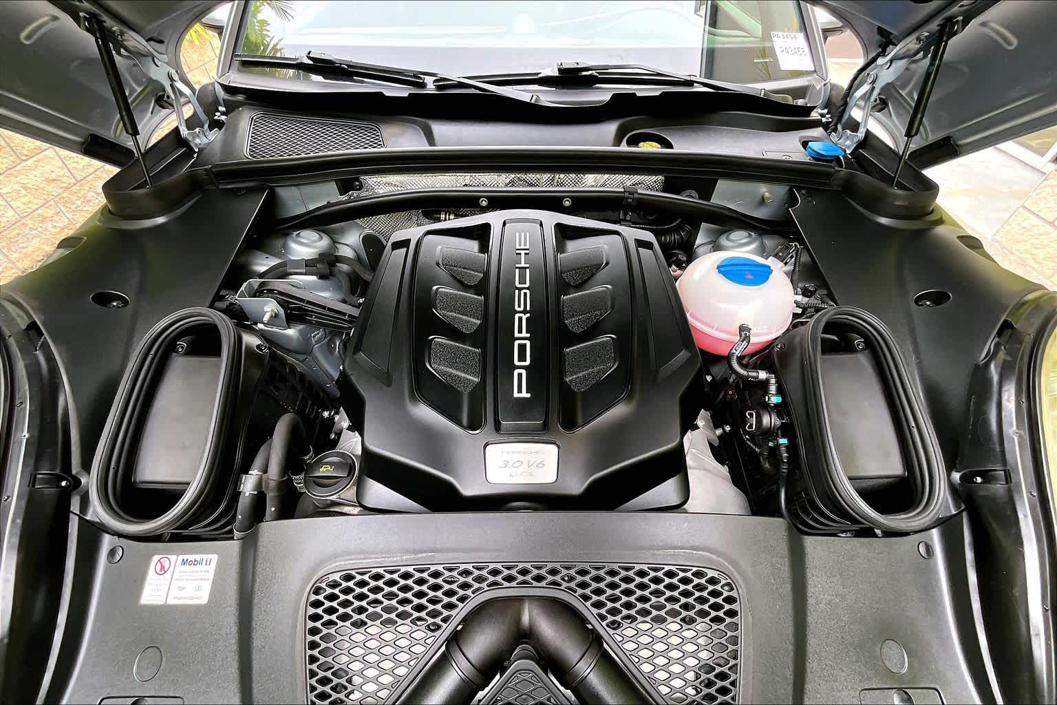 Thumbnail: 2017 Porsche Macan - 10