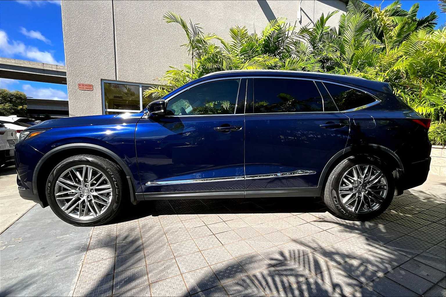 2022 Acura MDX SH-AWD Advance photo 2