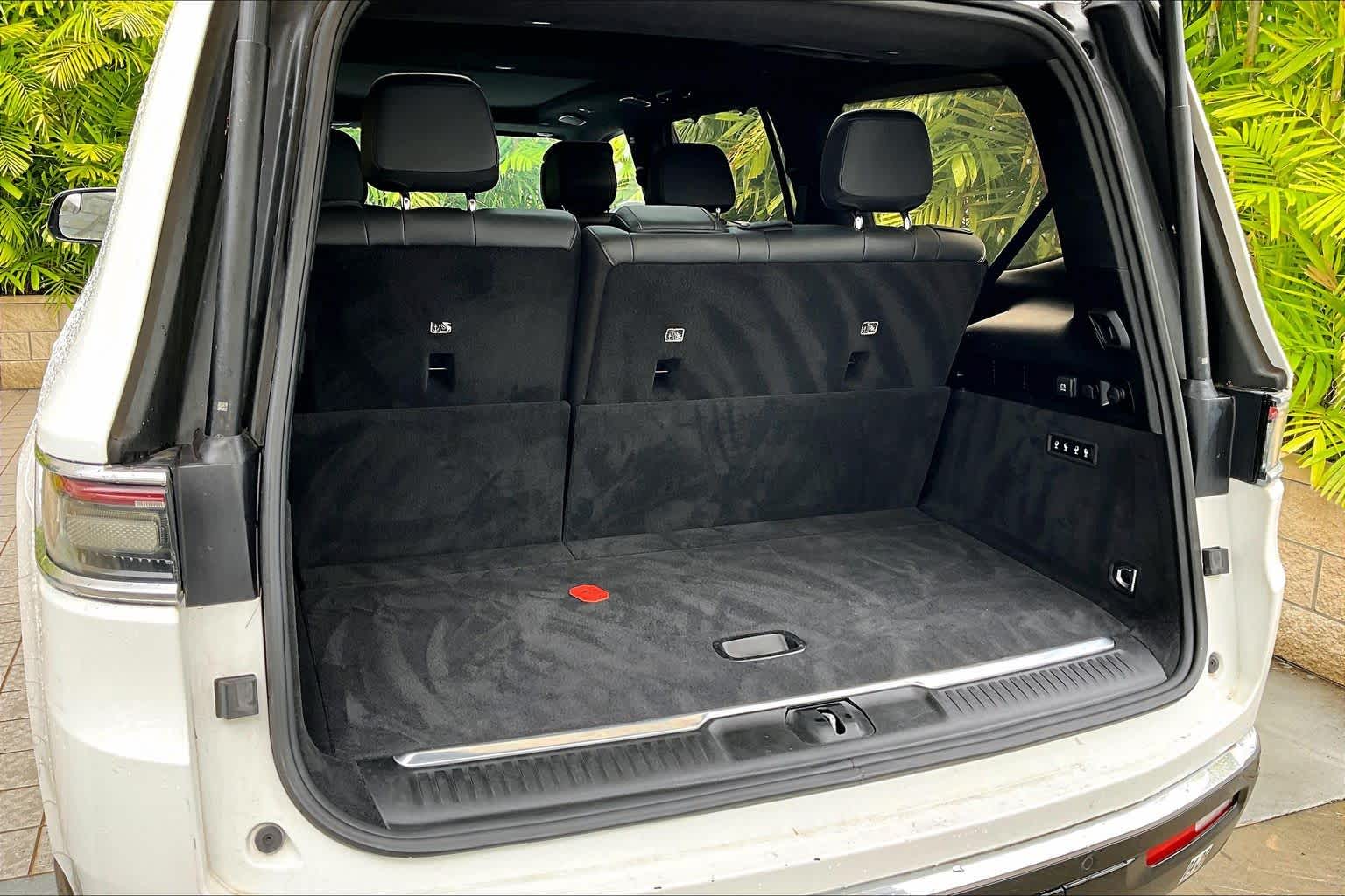 Thumbnail: 2023 Jeep Grand Wagoneer - 19