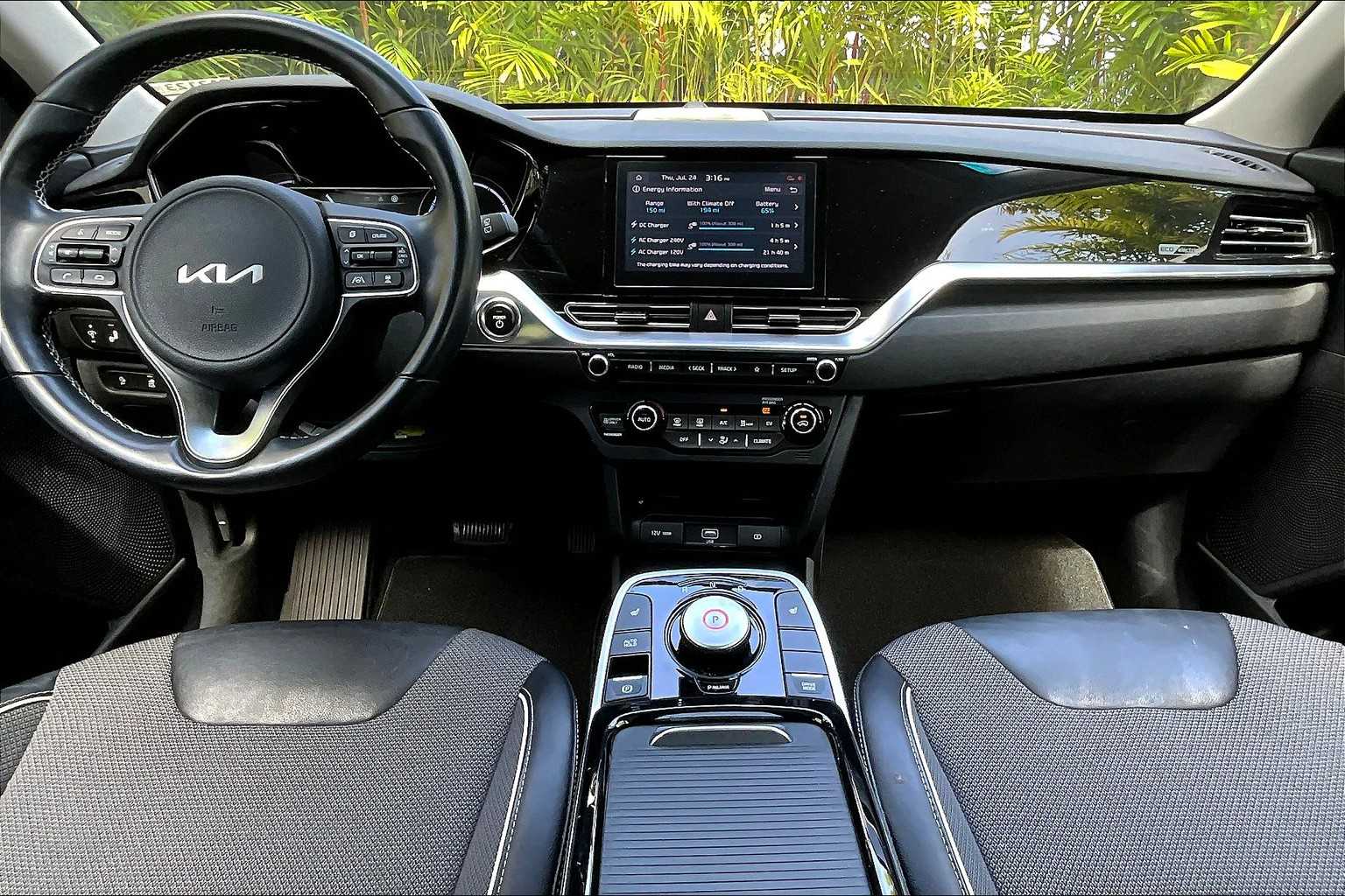 Thumbnail: 2022 Kia Niro - 11