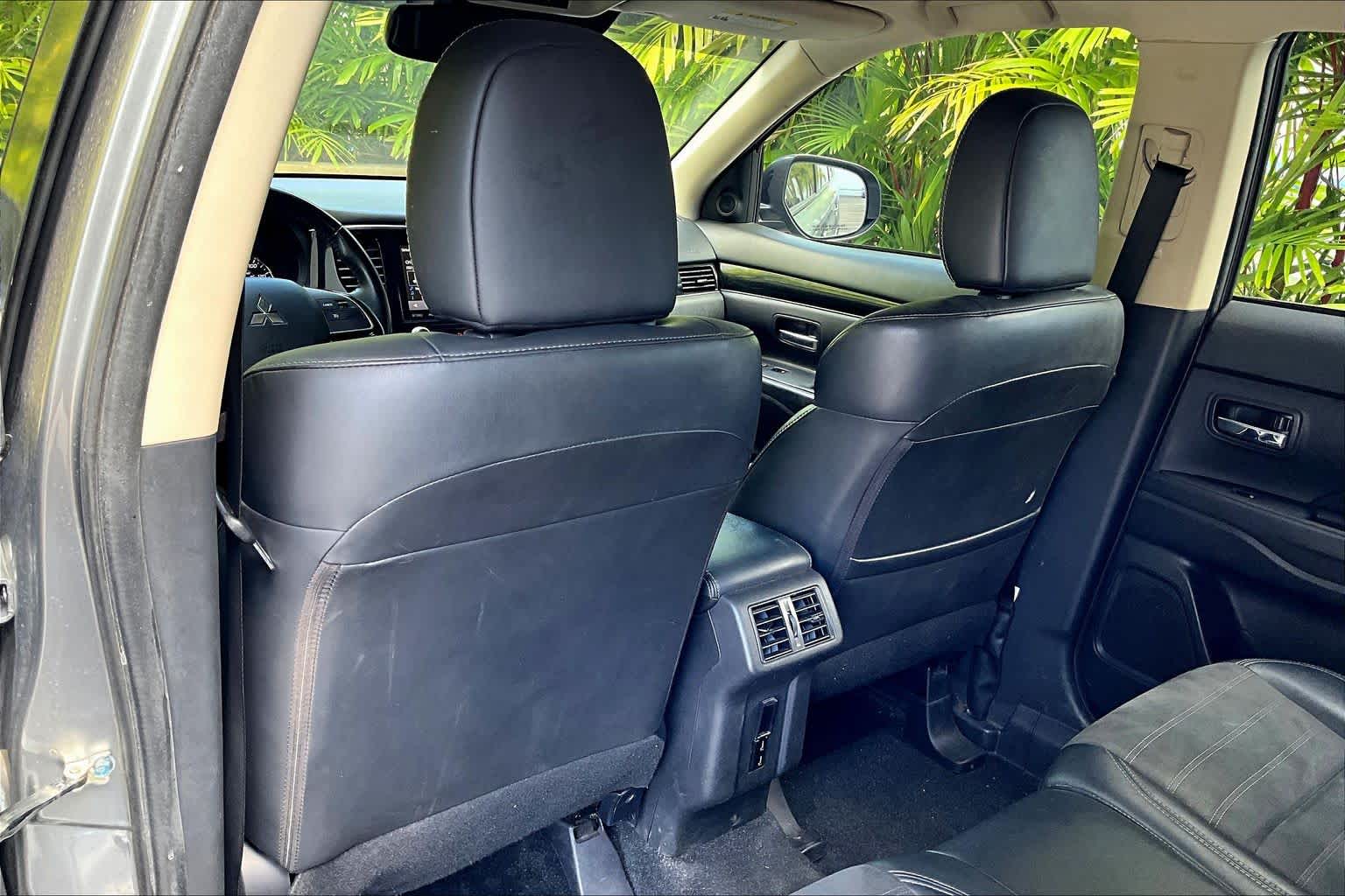 Thumbnail: 2020 Mitsubishi Outlander - 13