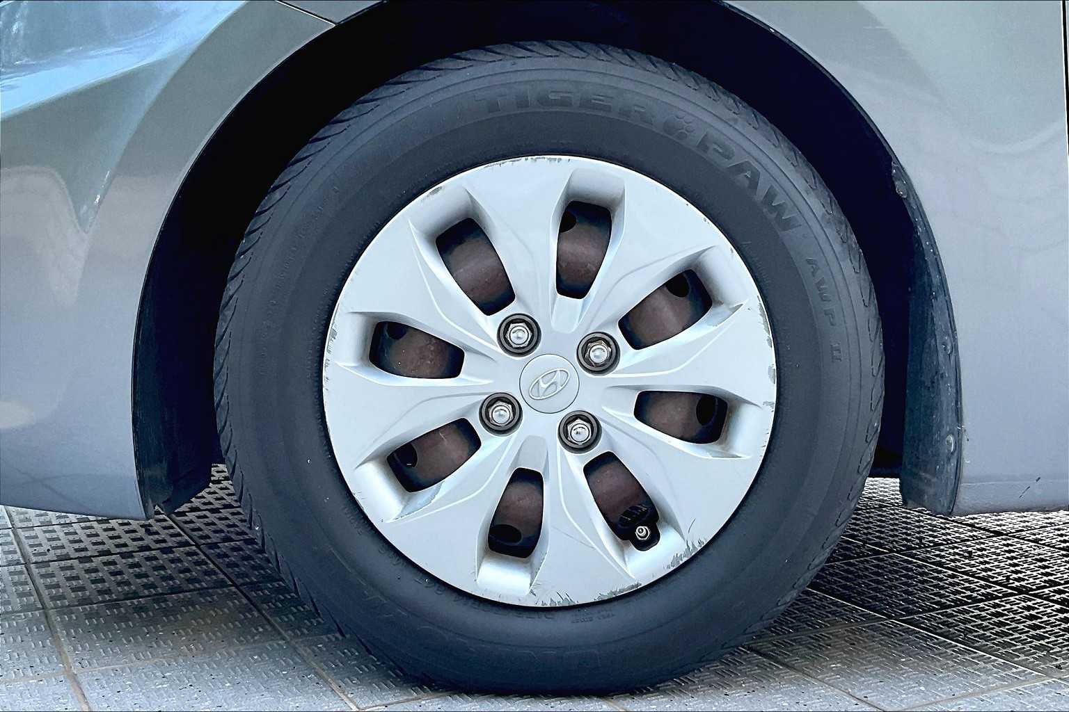 Thumbnail: 2016 Hyundai Accent - 8