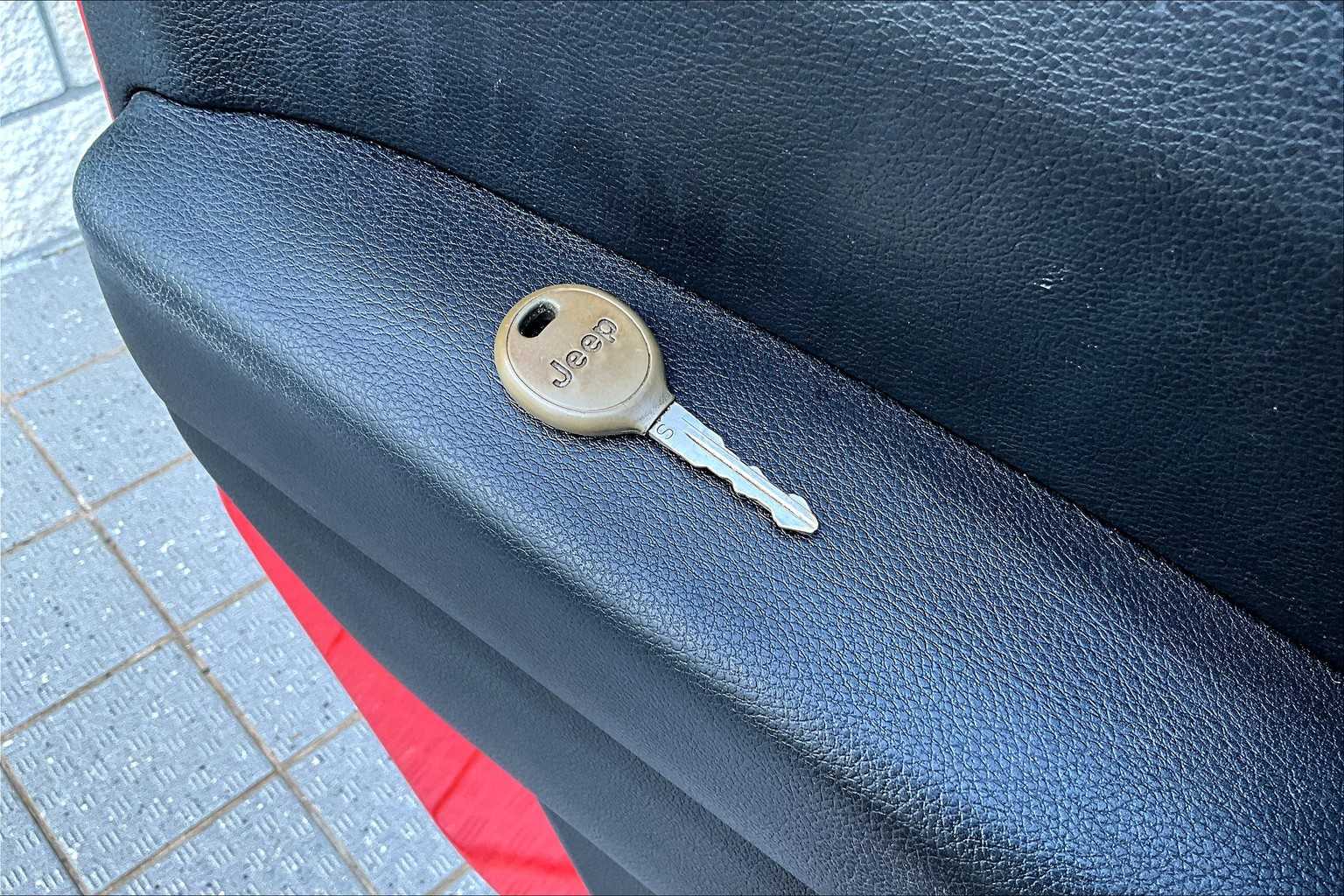 Thumbnail: 2017 Jeep Wrangler - 20