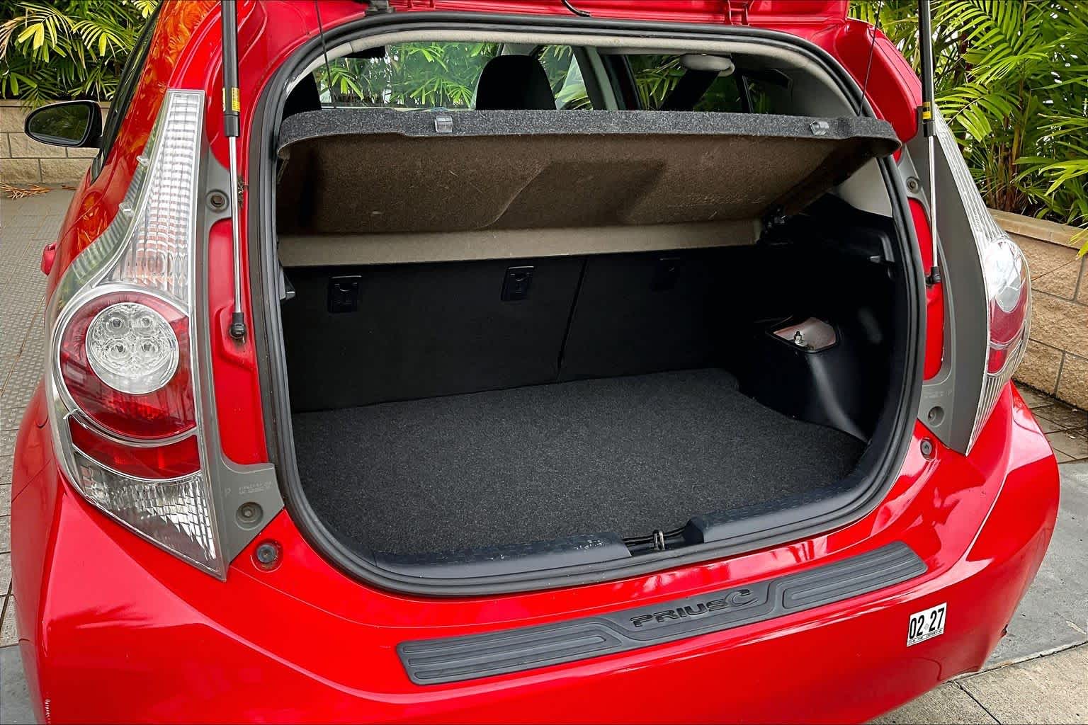 Thumbnail: 2012 Toyota Prius c - 19