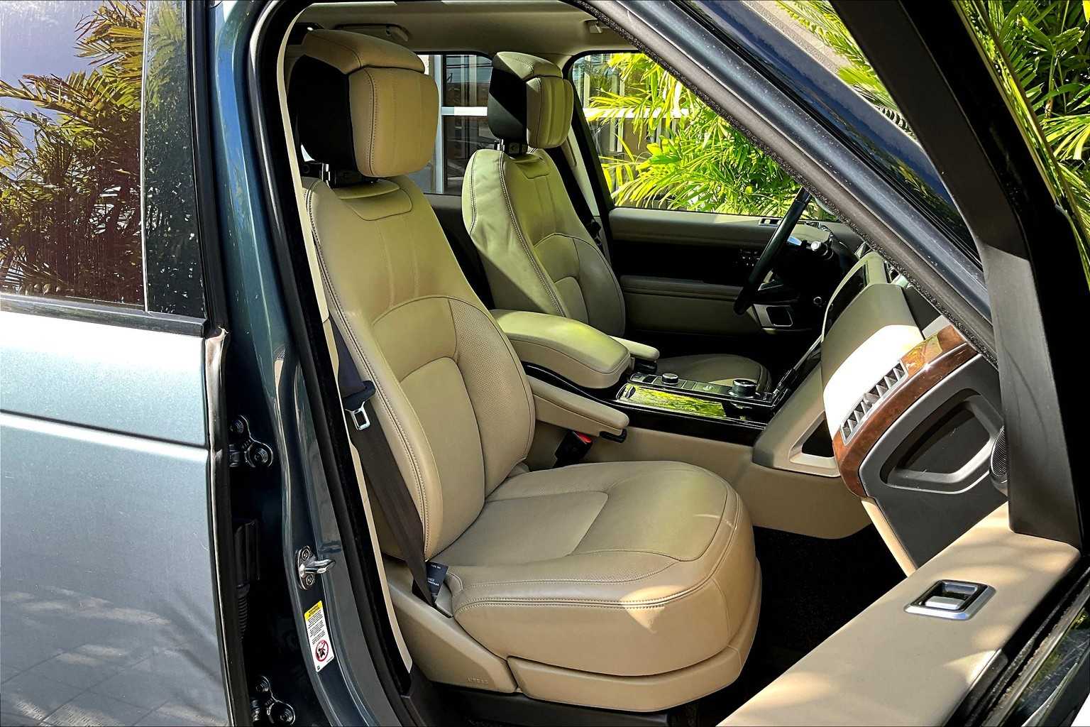 Thumbnail: 2021 Land Rover Range Rover - 14