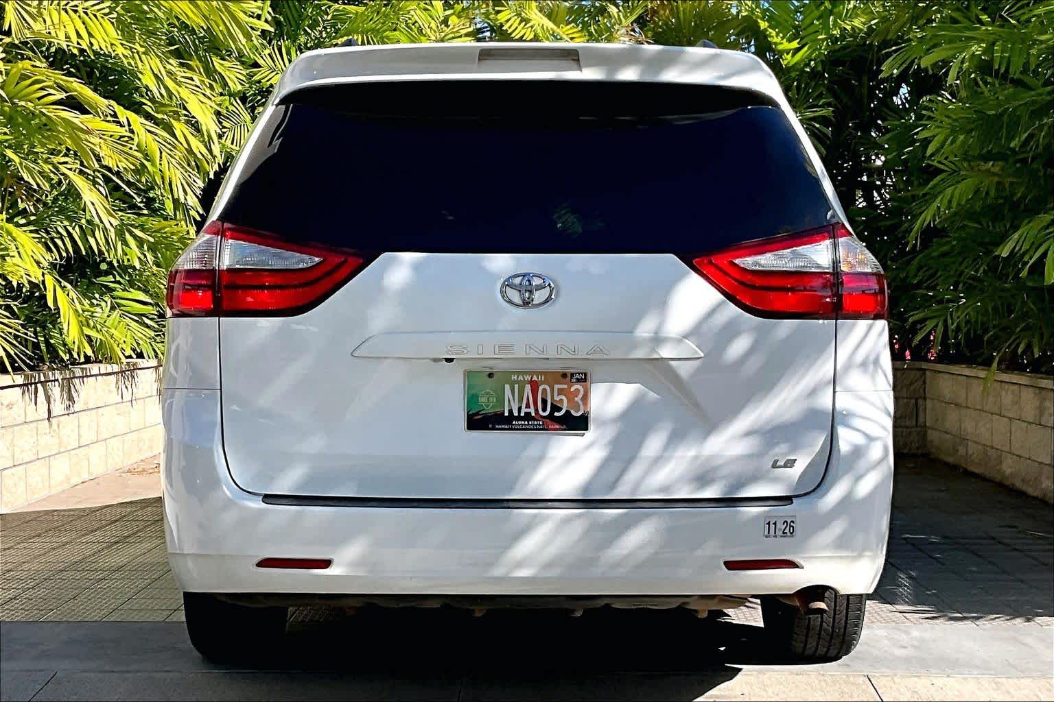 Thumbnail: 2016 Toyota Sienna - 6