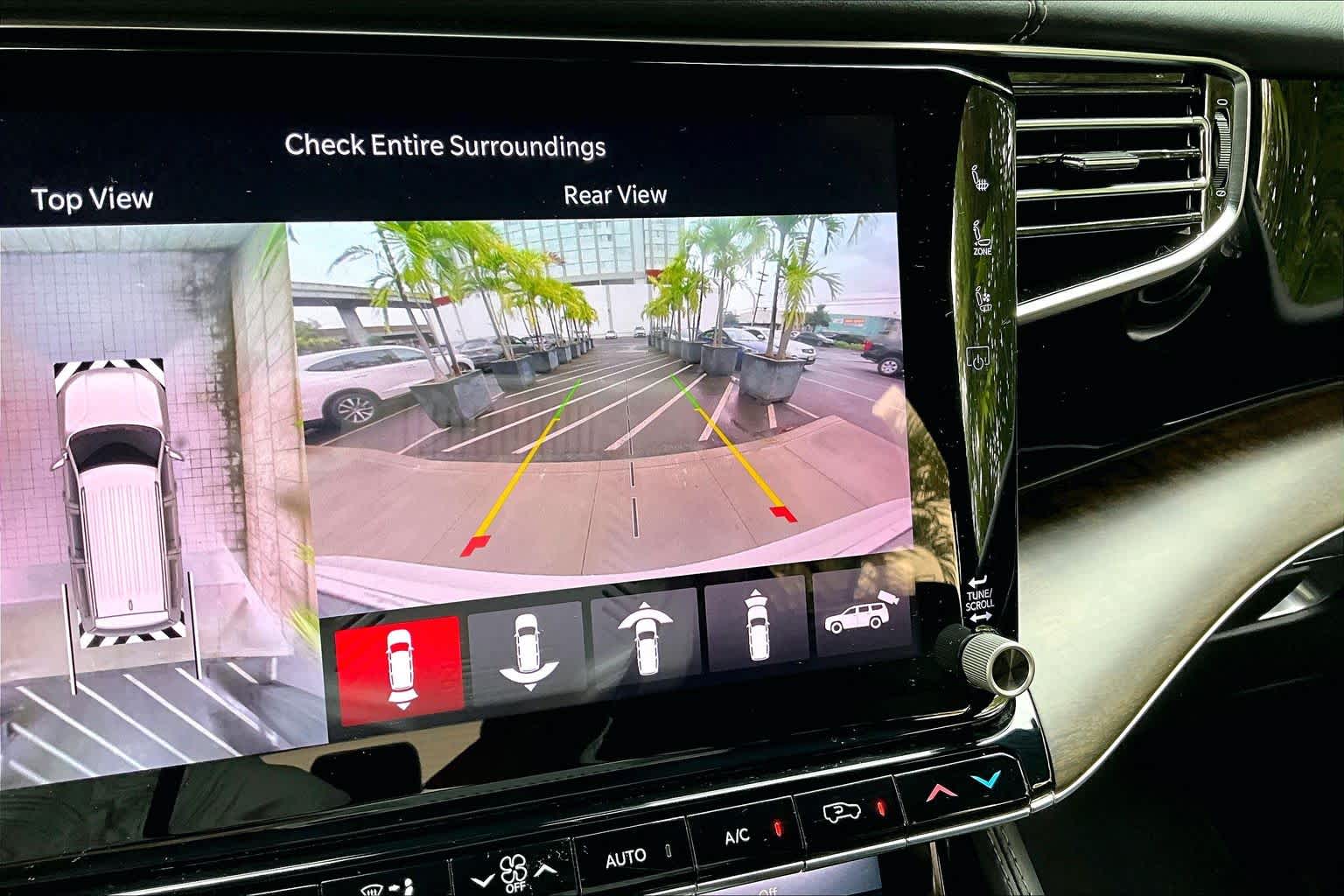 Thumbnail: 2023 Jeep Grand Wagoneer - 27