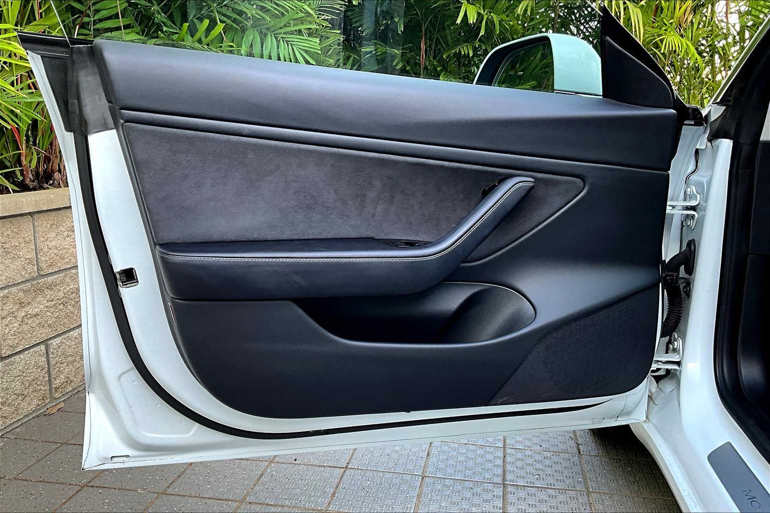 Thumbnail: 2018 Tesla Model 3 - 27