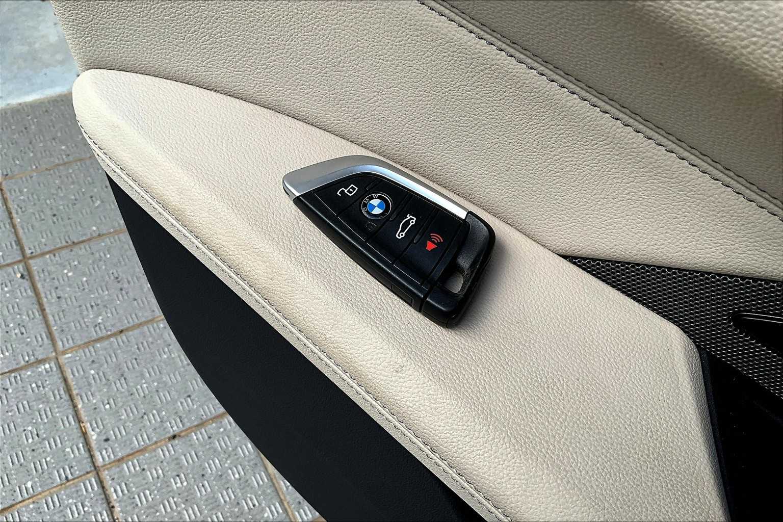 Thumbnail: 2022 BMW i4 - 20