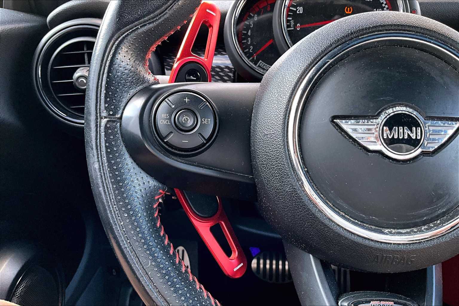Thumbnail: 2017 MINI Cooper Hardtop - 24