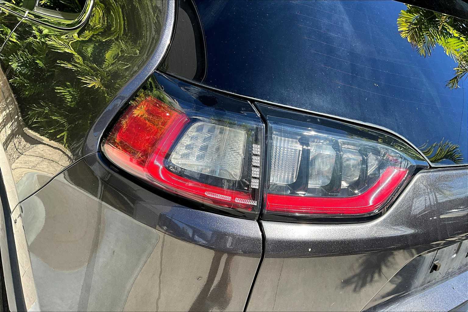 Thumbnail: 2019 Jeep Cherokee - 33