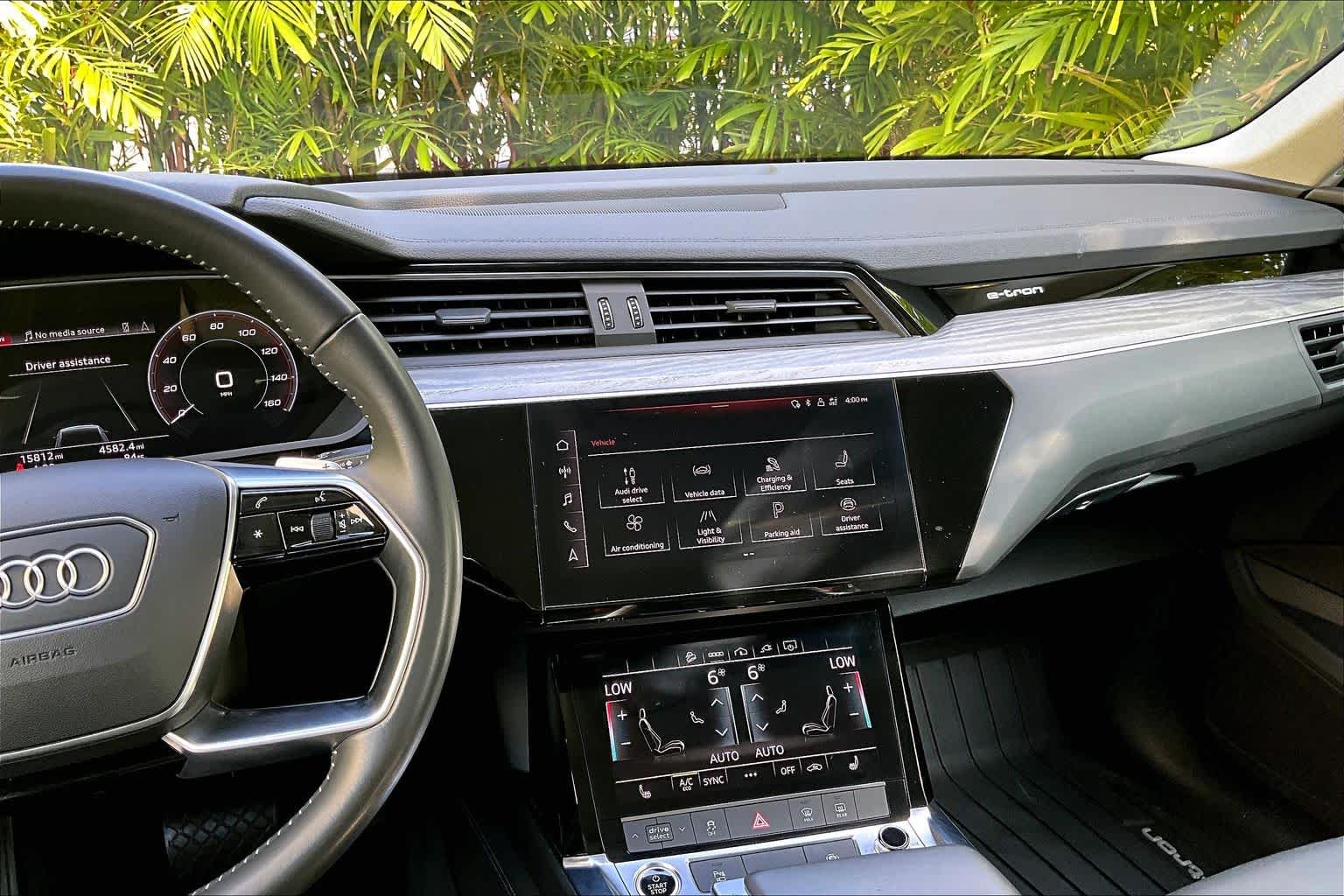 Thumbnail: 2021 Audi e-tron - 16