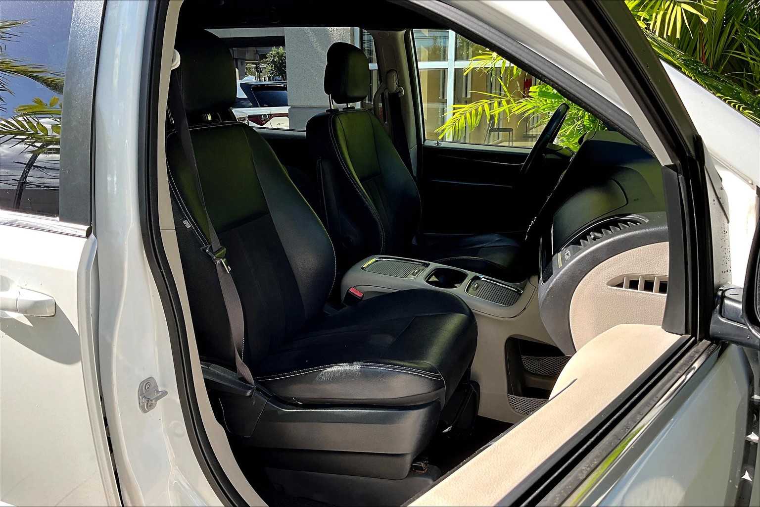 Thumbnail: 2019 Dodge Grand Caravan - 14
