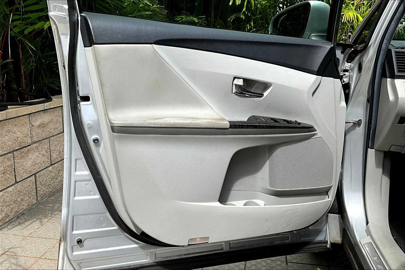 Thumbnail: 2014 Toyota Venza - 27