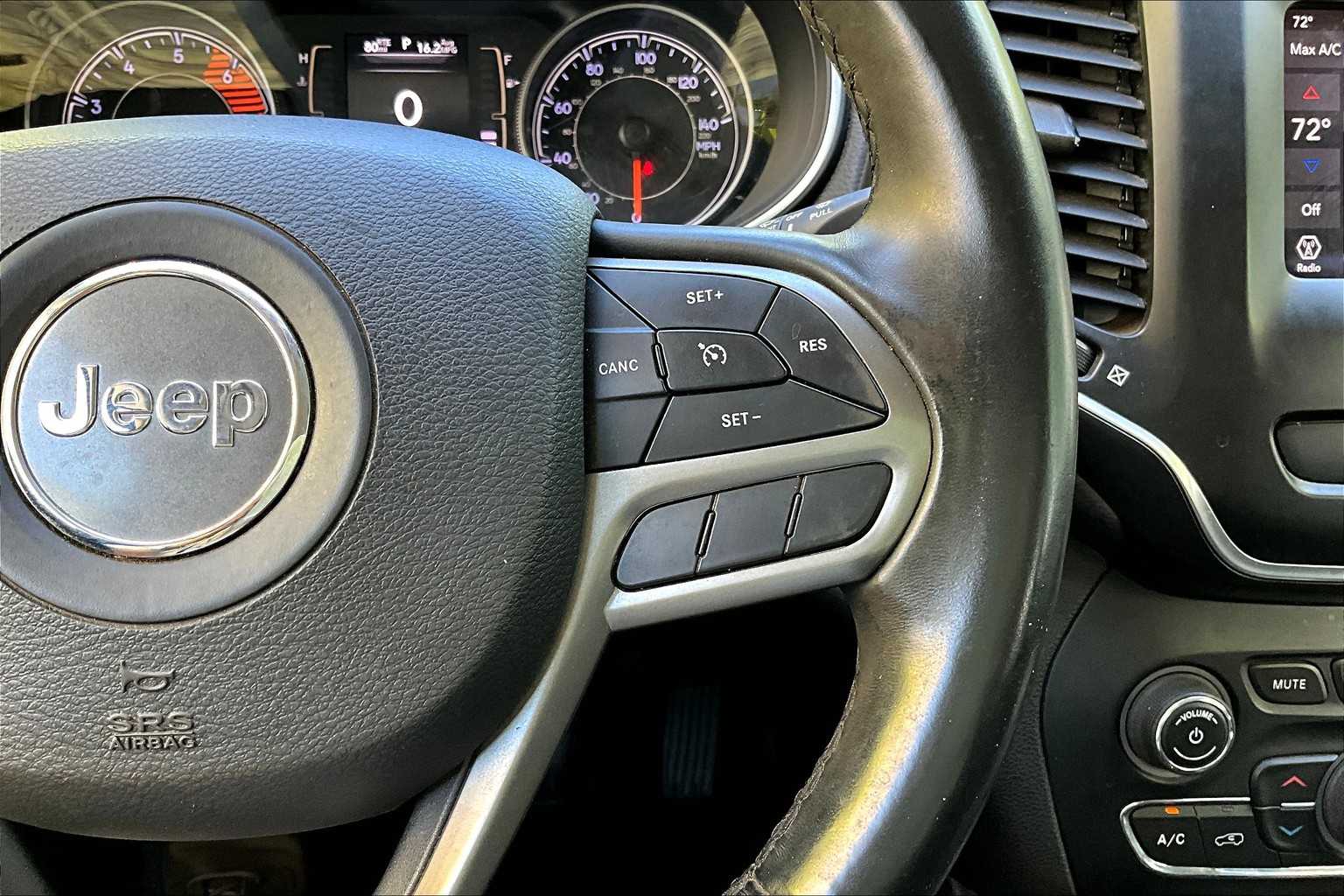 Thumbnail: 2019 Jeep Cherokee - 26