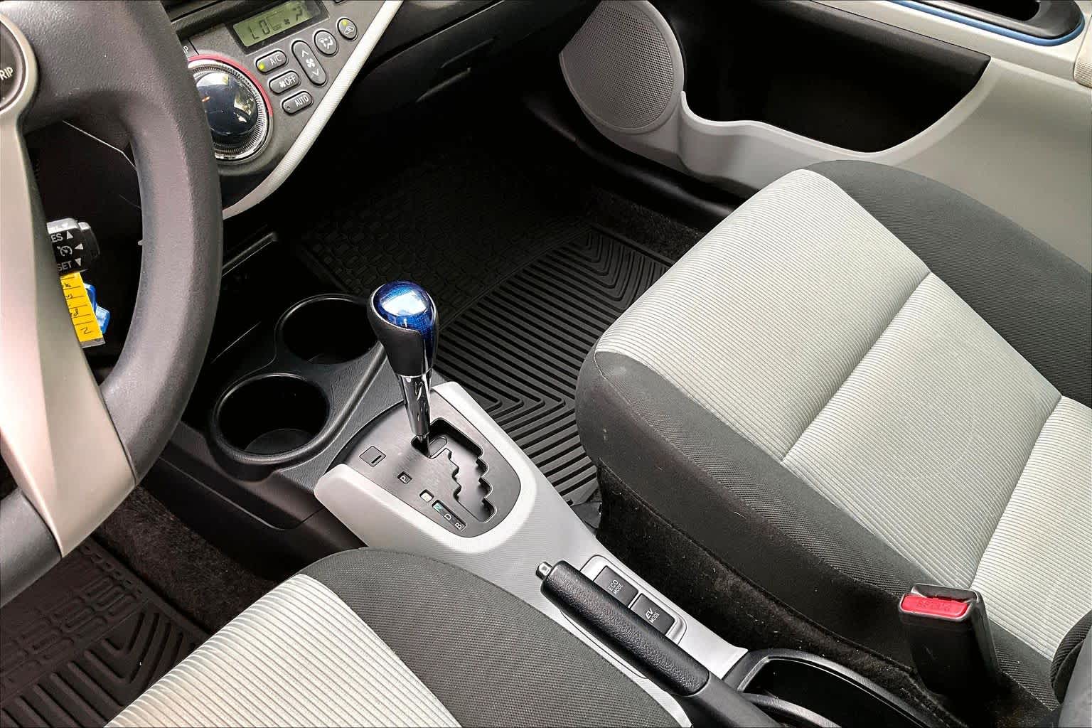 Thumbnail: 2012 Toyota Prius c - 17