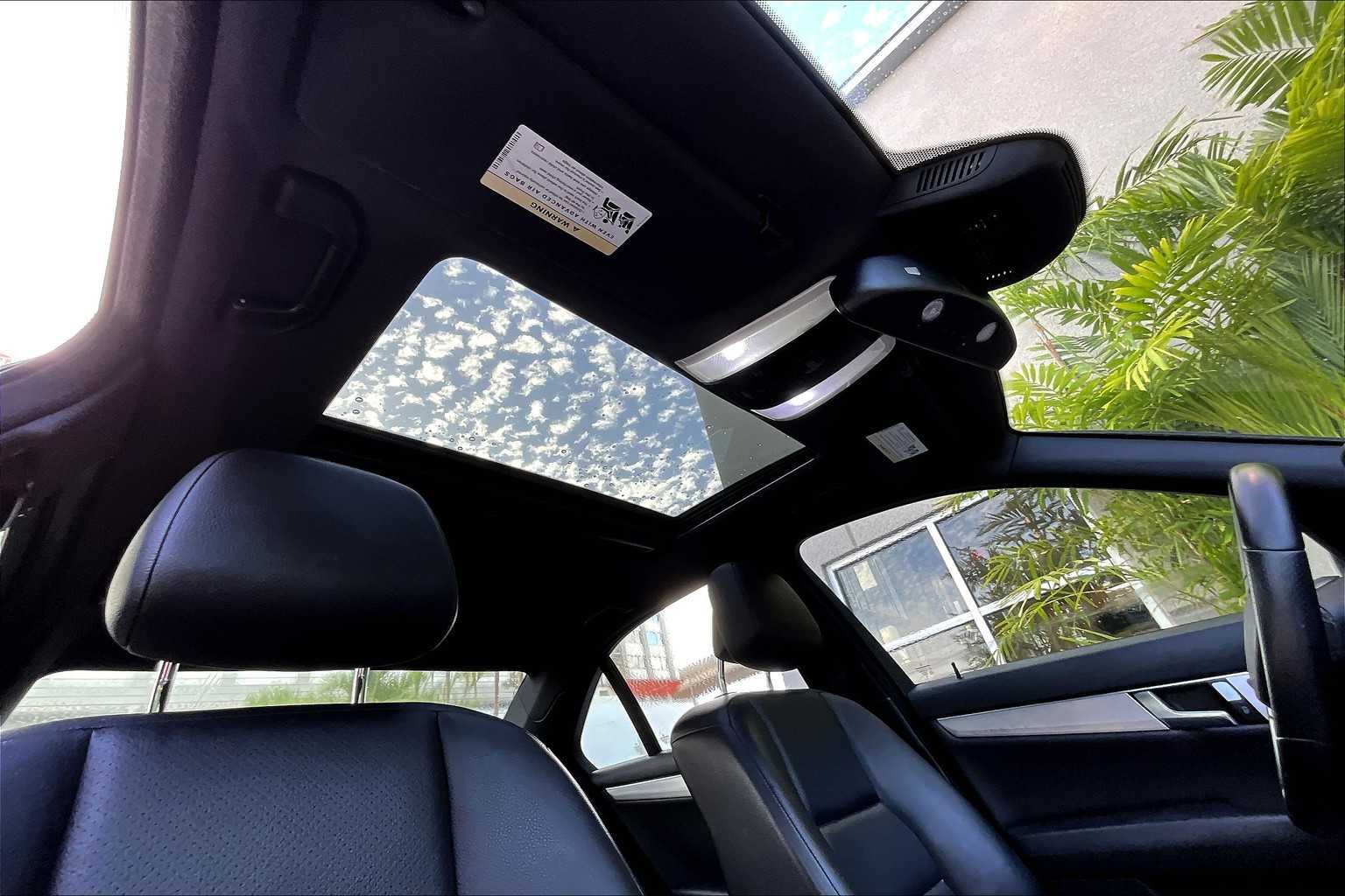 Thumbnail: 2012 Mercedes-Benz C-Class - 31