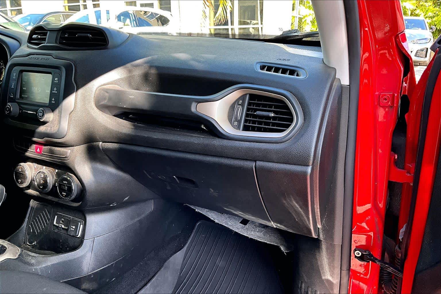 Thumbnail: 2015 Jeep Renegade - 24