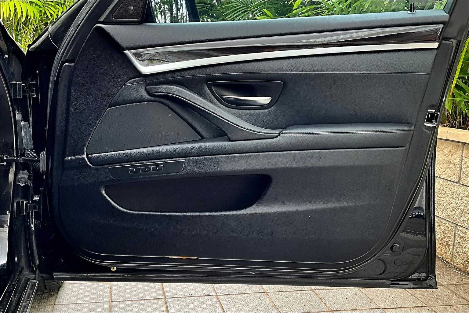 Thumbnail: 2011 BMW 5 Series - 29