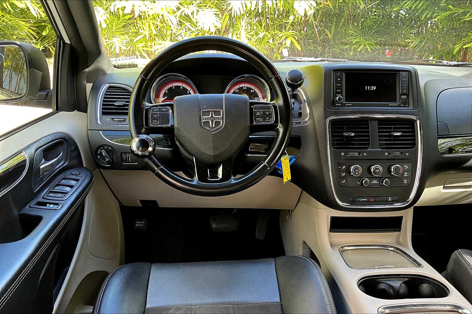 Thumbnail: 2019 Dodge Grand Caravan - 15