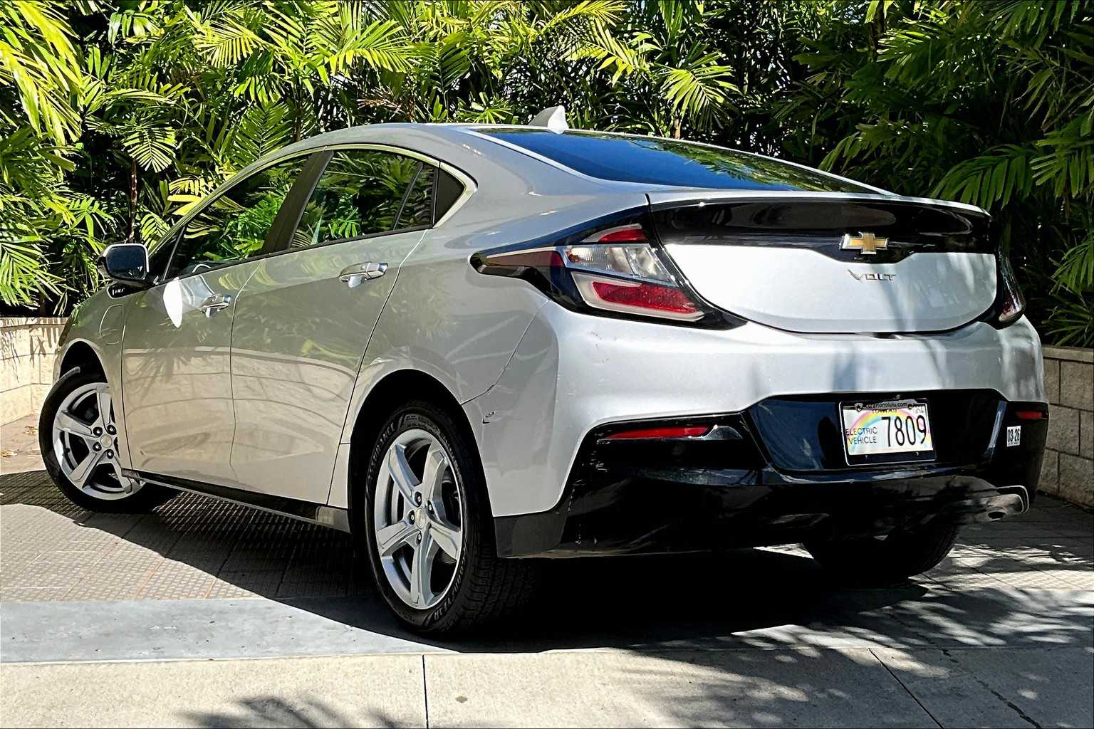 Thumbnail: 2017 Chevrolet Volt - 5