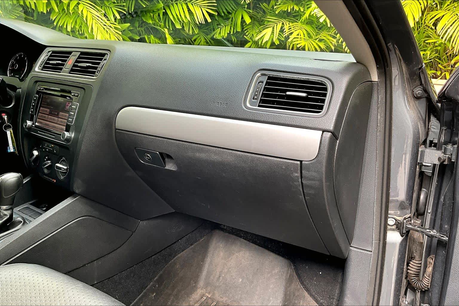 Thumbnail: 2013 Volkswagen Jetta - 24