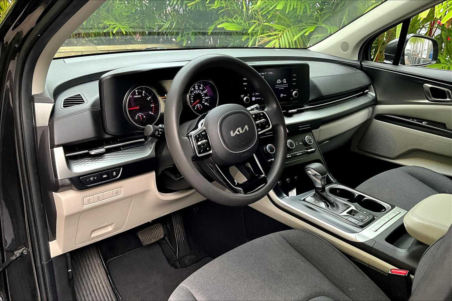 Thumbnail: 2022 Kia Carnival - 3