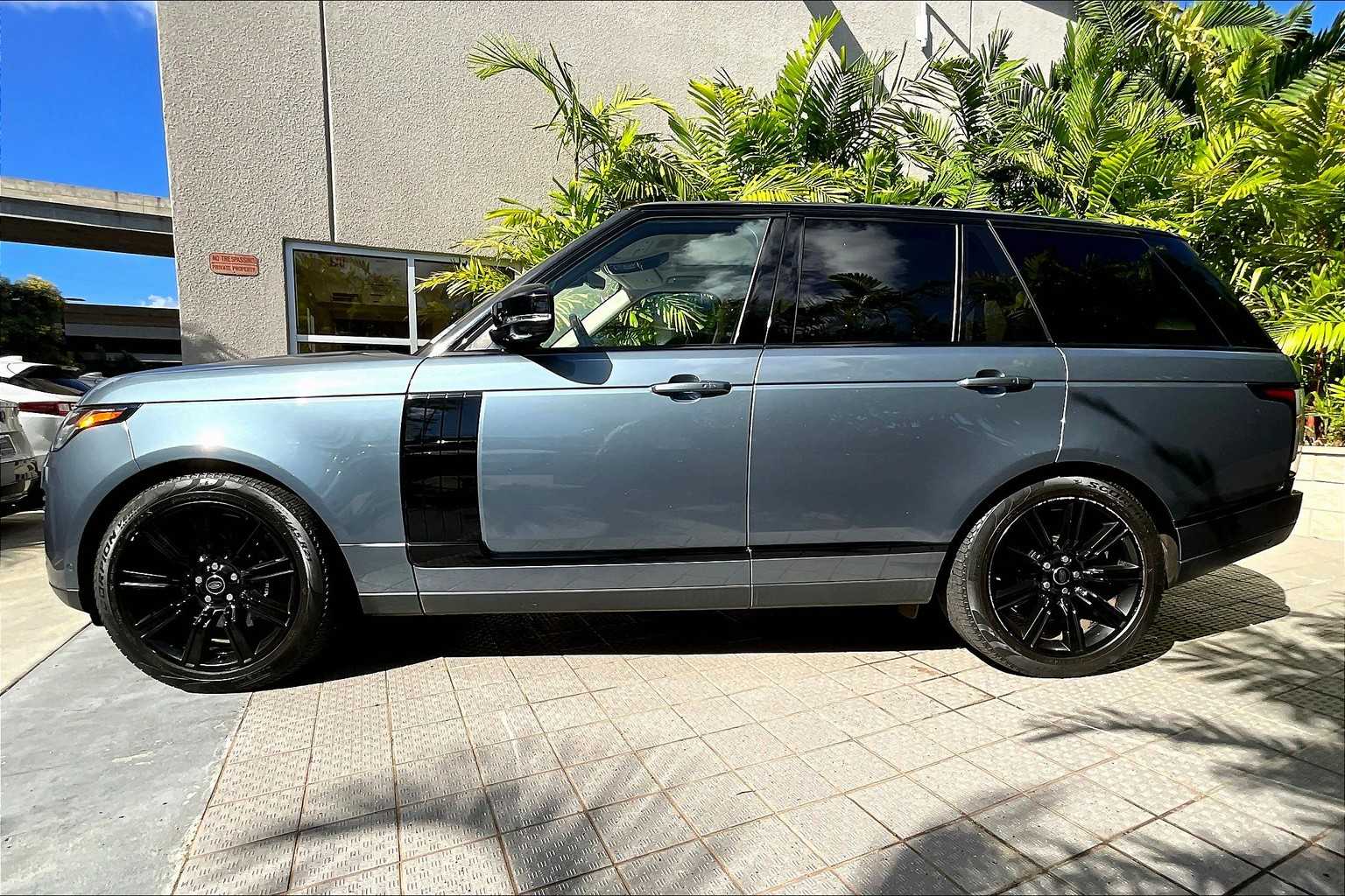 Thumbnail: 2021 Land Rover Range Rover - 4