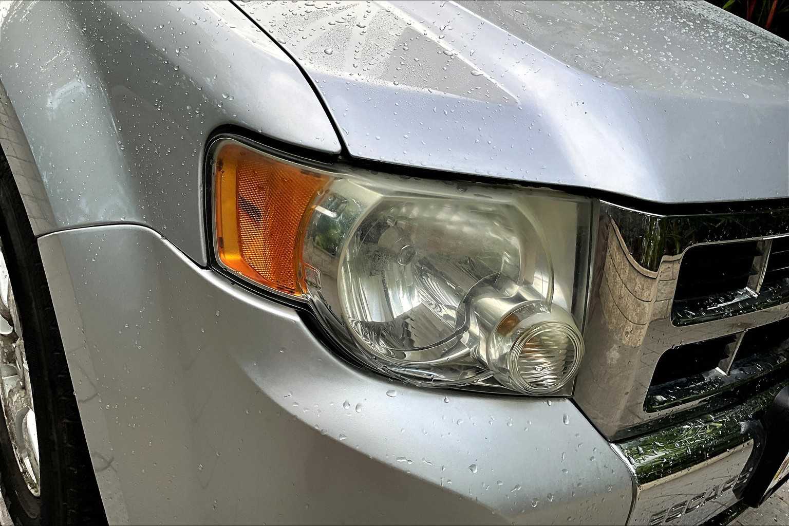 Thumbnail: 2010 Ford Escape - 32